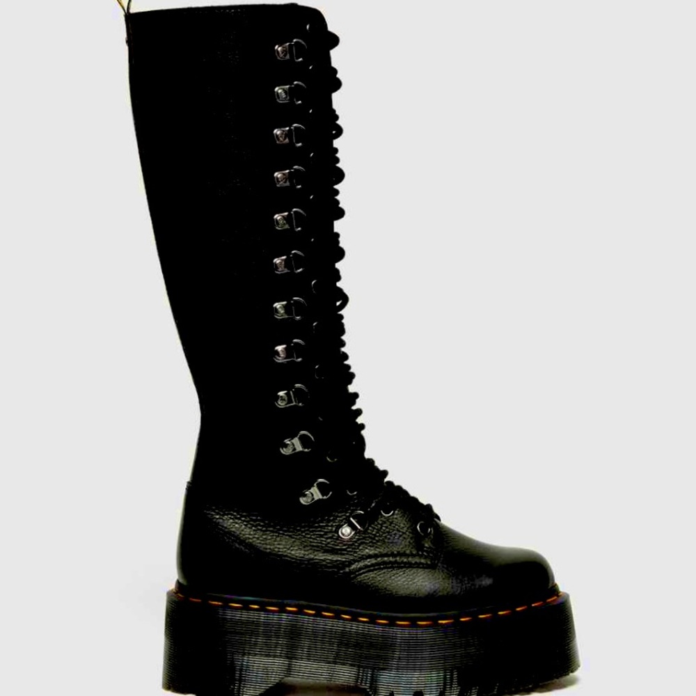 1B60 max dr martens